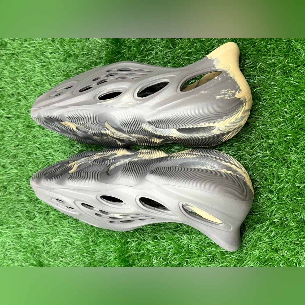Adidas Yeezy Foam Rnnr MXT Moon Gray - Picture 3 of 7